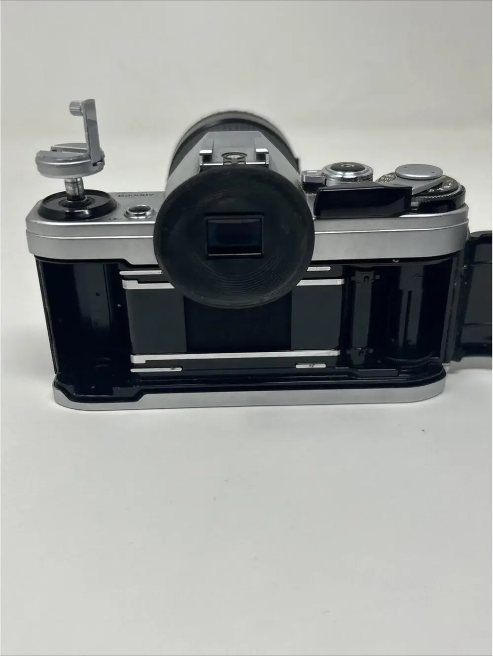Canon AE-1 35mm SLR Film Camera. Comes With Bag- Flash - 35-200mm Zoom Lens - Picture 6 of 9